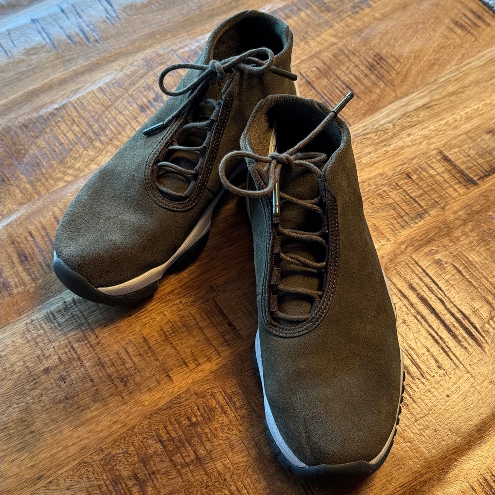 Air Jordan Olive green suede bootie sneaker